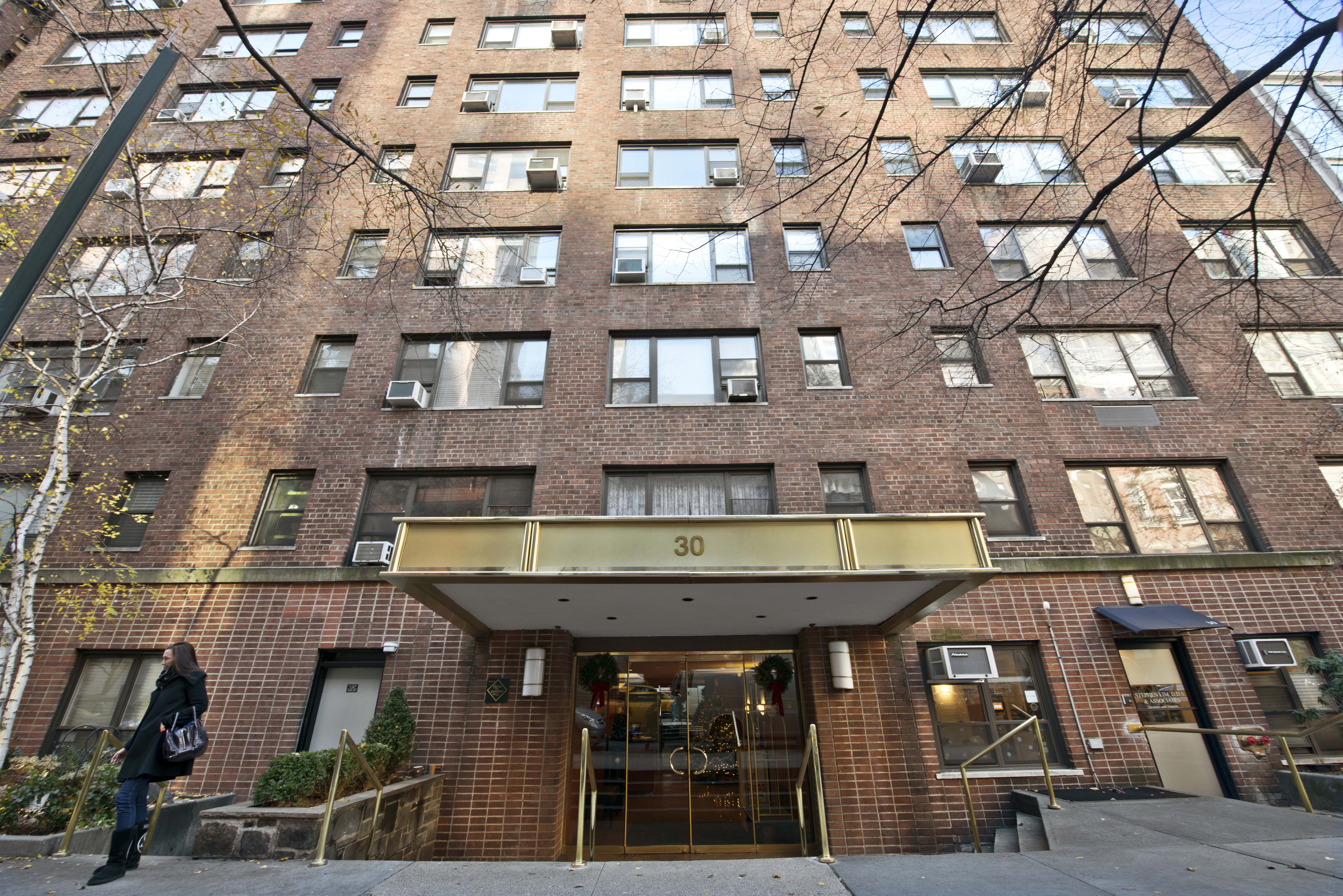 30 East 37th Street, Unit 6C Manhattan, NY 10016 - Photo 4 of 5 a view of a building with a outdoor space