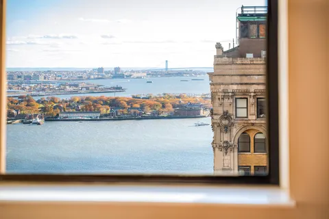 $599,000 | 20 West Street, Unit 36E | Financial District