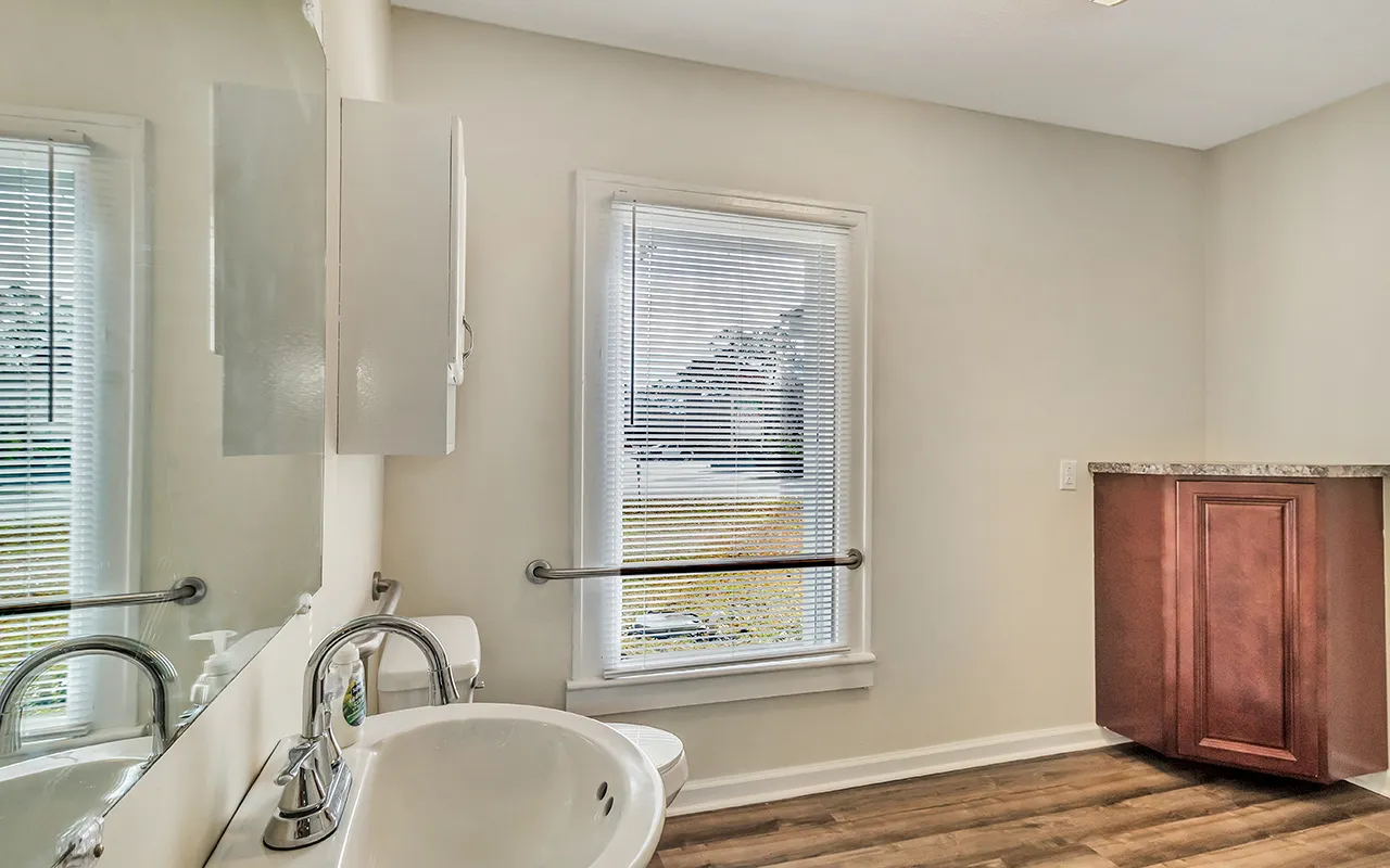 $4,268 | 406 Highway 80, Unit A, Bloomingdale, GA 31302