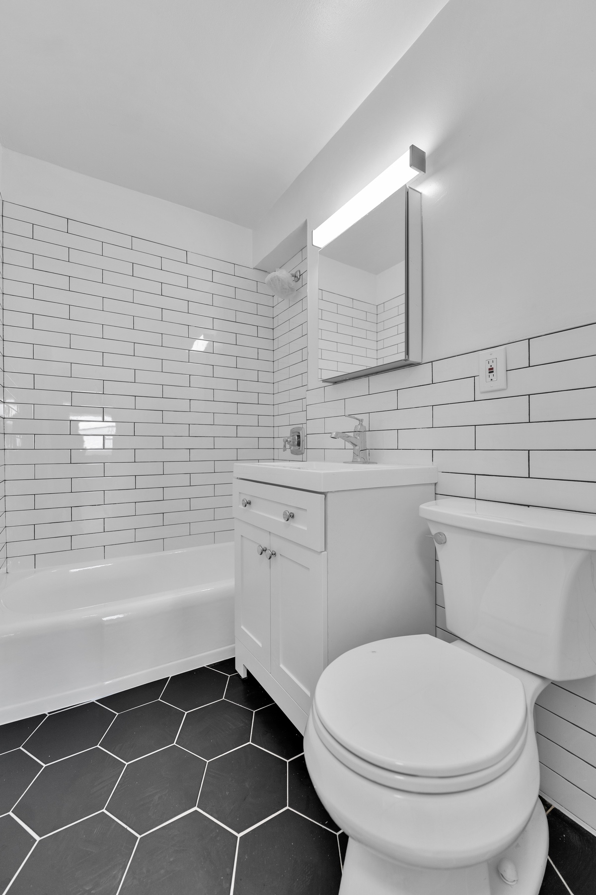 5700 Arlington Avenue, Unit 8K Bronx, NY 10471 - Photo 5 of 17