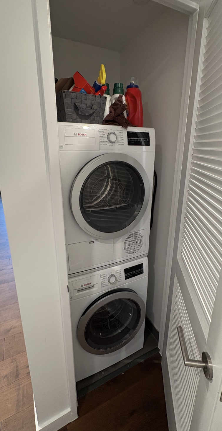 21 India Street, Unit 2101 Brooklyn, NY 11222 - Photo 7 of 22 a utility room with dryer and washer