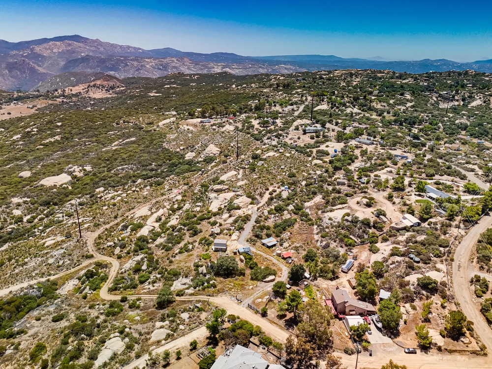 21038 Fog Ridge Alpine, CA 91901 - Photo 15 of 23