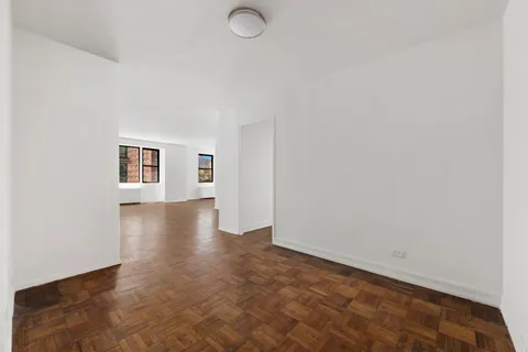 $1,549,000 | 201 East 21st Street, Unit 8S | Gramercy