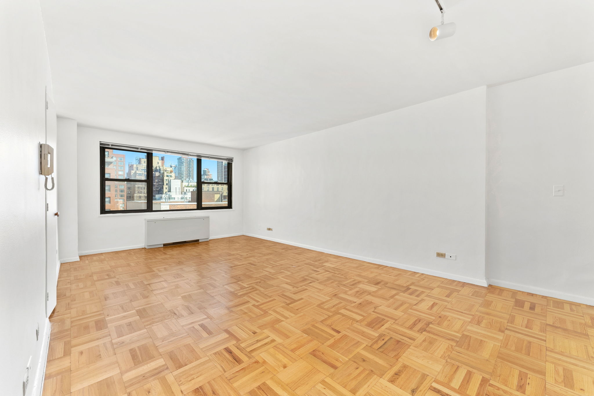 301 East 69th Street, Unit 14A Manhattan, NY 10021 - Photo 3 of 13