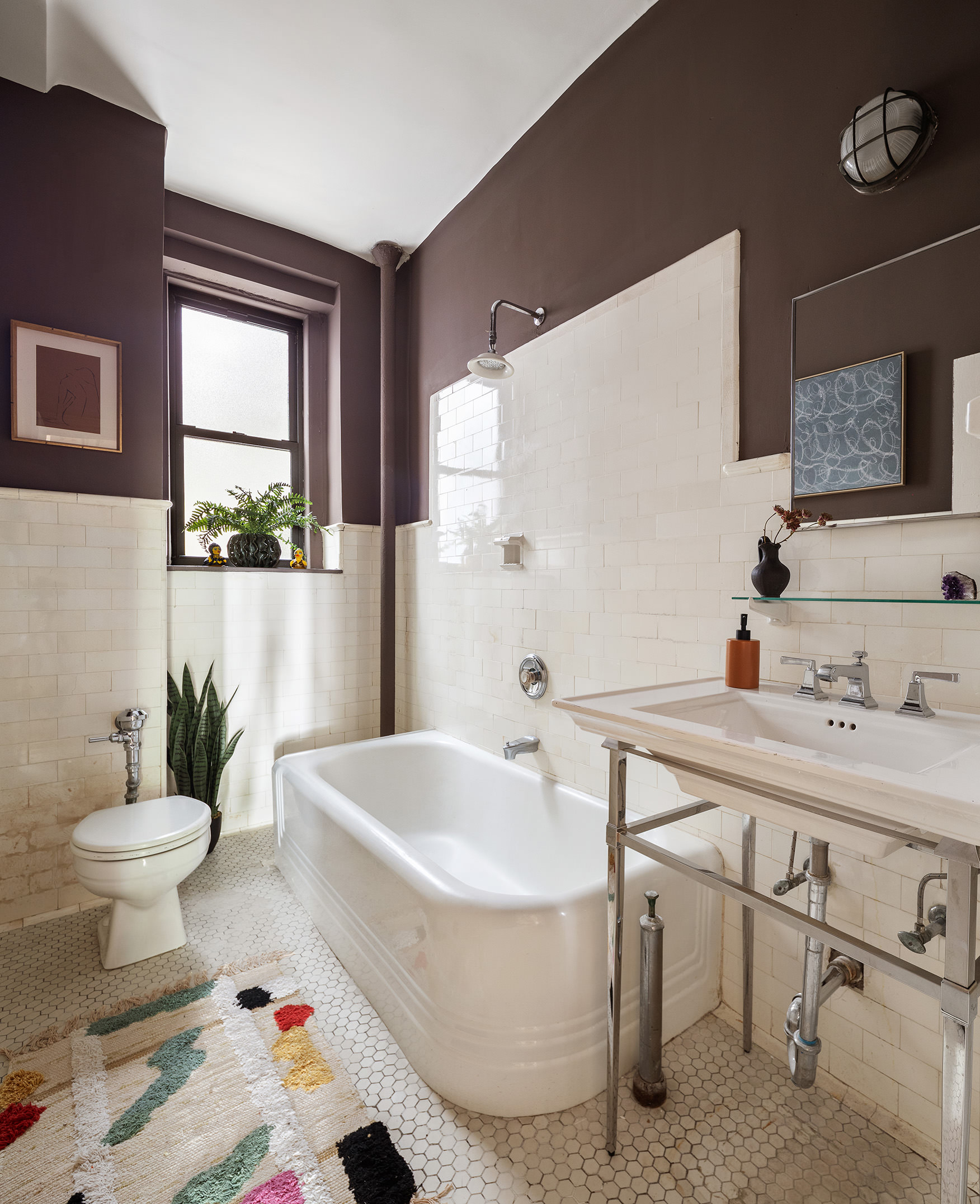 270 Riverside Drive, Unit 2C Manhattan, NY 10025 - Photo 11 of 22 a bathroom with a sink a toilet and a bathtub