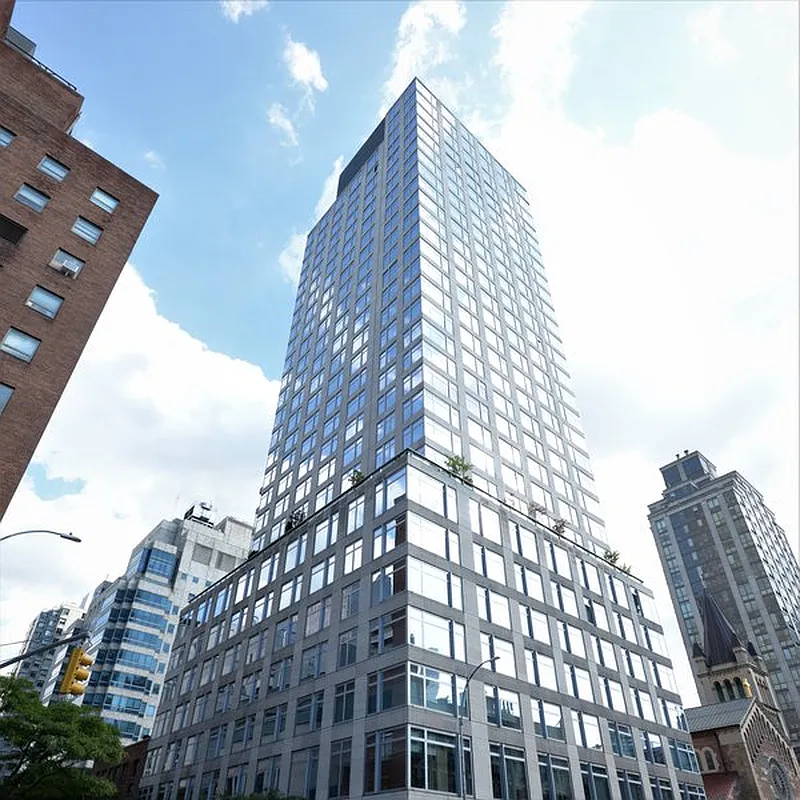 400 East 67th Street, Unit 7G Manhattan, NY 10065 - Photo 19 of 20 a view of a tall building