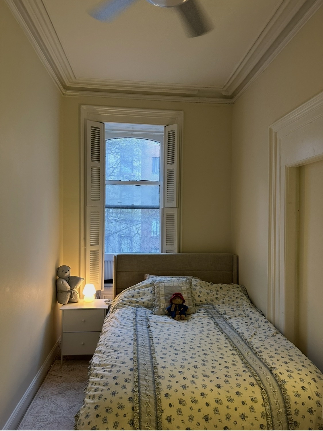 114 East 37th Street, Unit 3A Manhattan, NY 10016 - Photo 5 of 15 a bedroom with a bed and a window