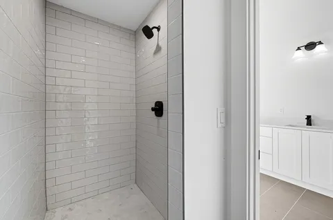 a view of an empty walk in closet