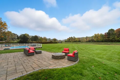 $2,400,000 | 6 Lynbrook Road, Southborough, MA 01772