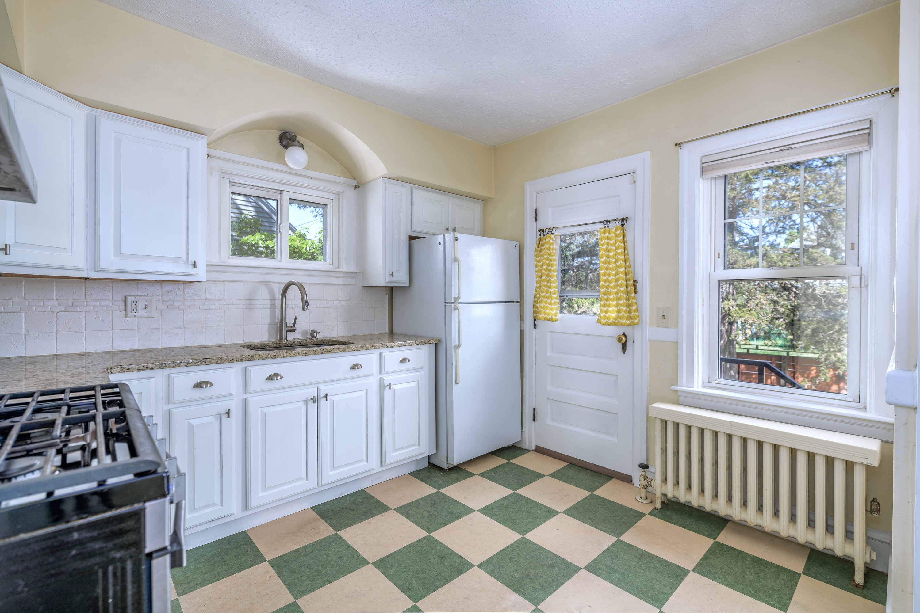 31 Errol Street Warwick, RI 02888 - Photo 12 of 38
