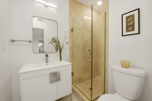 $9,500 | 725 West 51st Street, Miami Beach, FL 33140