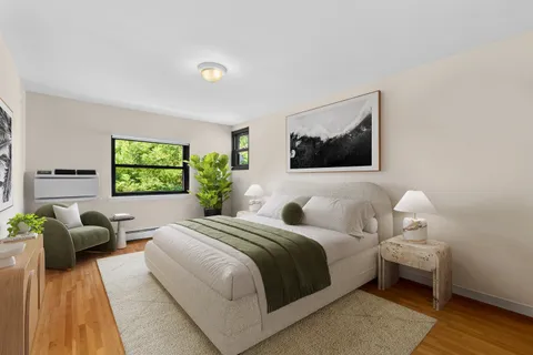 $900,000 | 450 Clinton Street, Unit 4D | Carroll Gardens