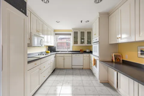 $3,250,000 | 20 Gloucester Street, Unit 3, Boston, MA 02115