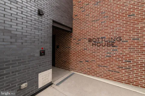 $824,500 | 521 North Washington Street, Unit 101, Alexandria, VA 22314