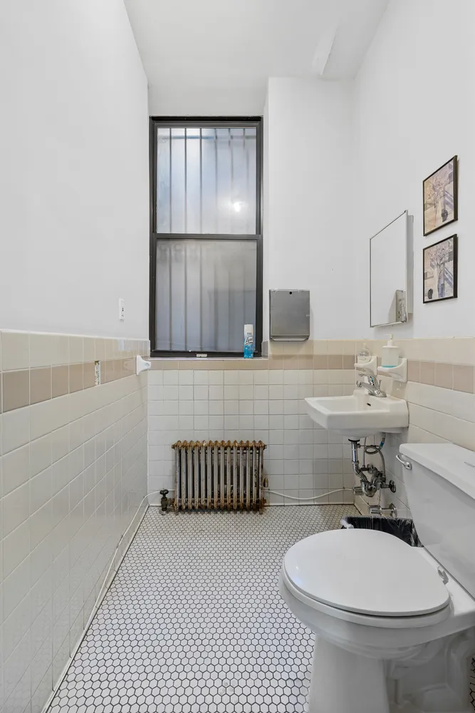 $5,852 | 2139 Amsterdam Avenue, Unit COMMERCIAL | Washington Heights