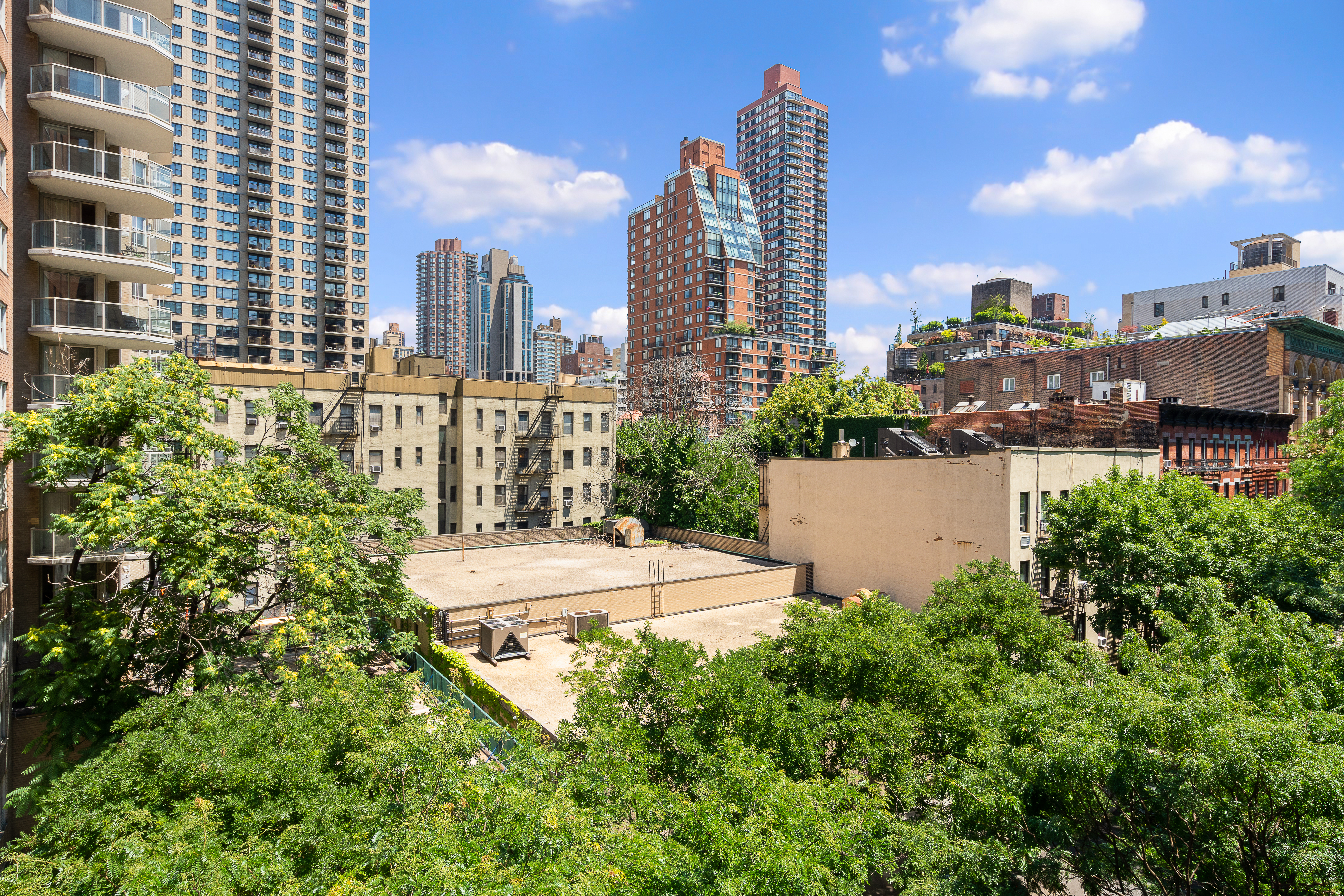 305 East 72nd Street, Unit 5GN Manhattan, NY 10021 - Photo 7 of 8 Gallery Image 7