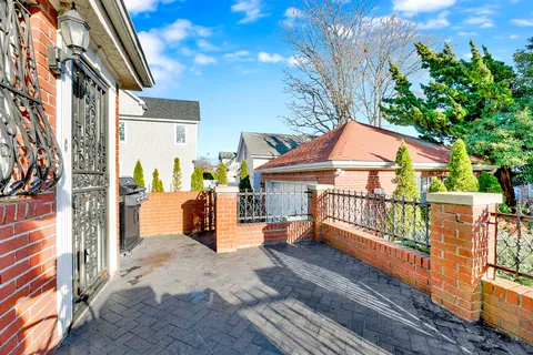 $2,000,000 | 142-15 Newport Avenue | Neponsit