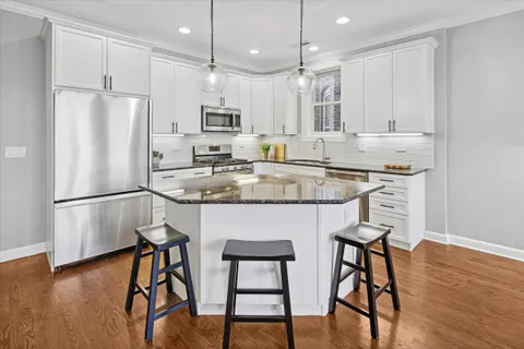 $570,000 | 3806 North Damen Avenue, Unit 2, Chicago, IL 60618