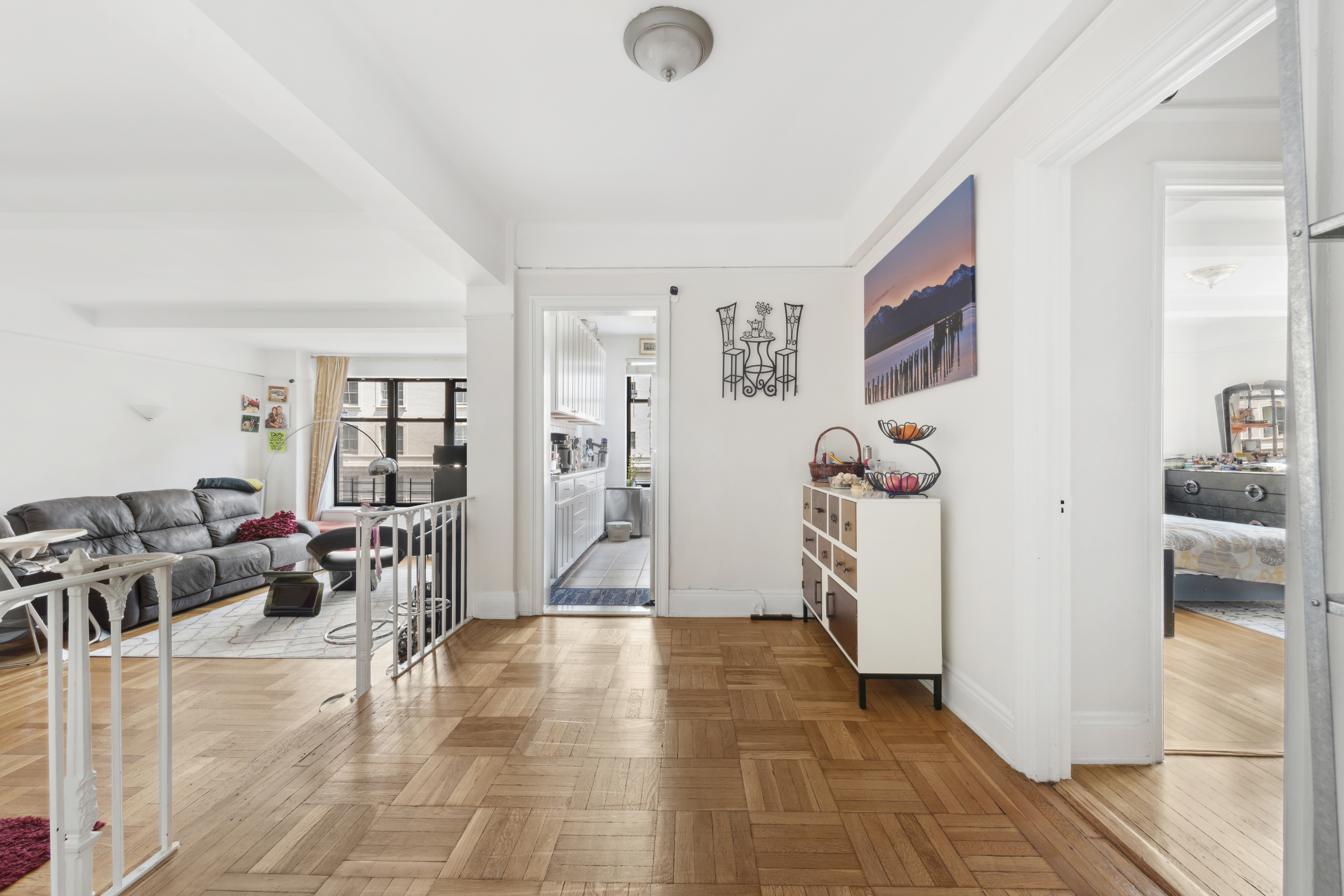200 West 86th Street, Unit 7C Manhattan, NY 10024 - Photo 4 of 14 a view of a livingroom with furniture and a livingroom