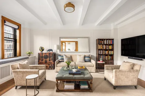 $2,350,000 | 119 West 71st Street, Unit 9B | Upper West Side