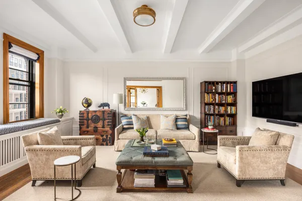 $2,300,000 | 119 West 71st Street, Unit 9B | Upper West Side