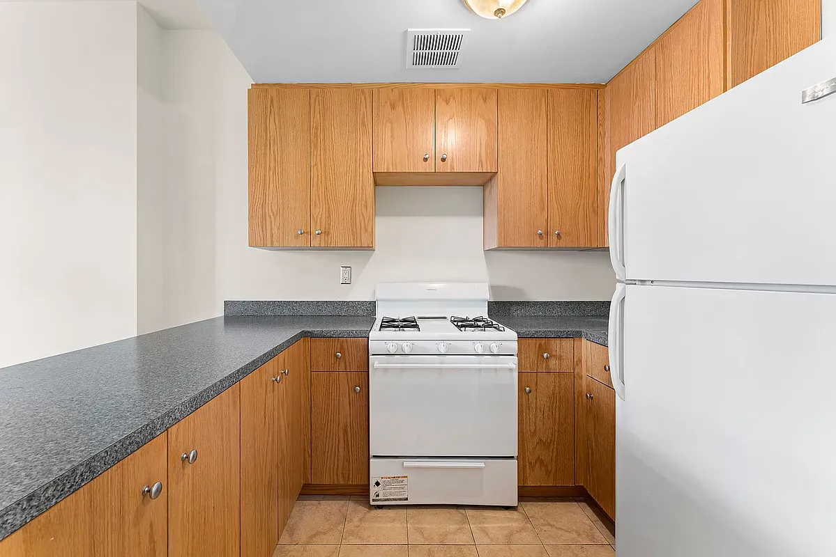 $2,800 | 445 West 48th Street, Unit 1C | Hell's Kitchen
