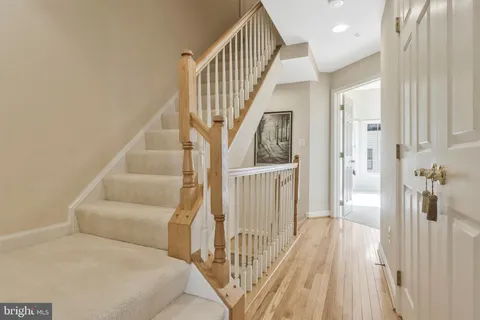 $925,000 | 8847 Ashgrove House Lane, Vienna, VA 22182