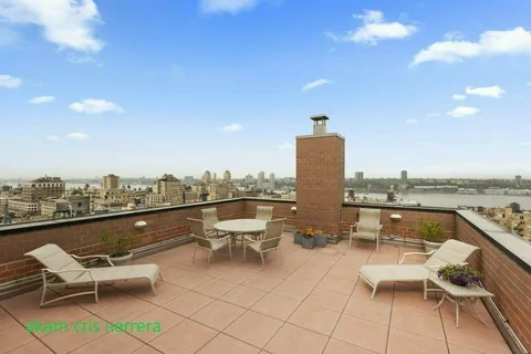 $995,000 | 250 West 90th Street, Unit 6D | Upper West Side