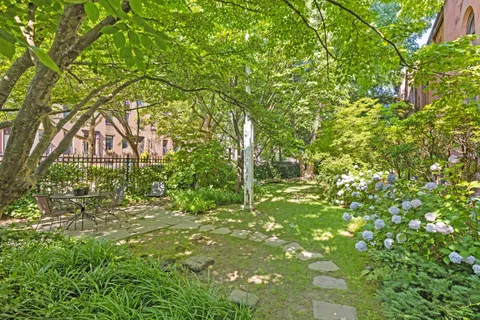 $900,000 | 450 Clinton Street, Unit 4D | Carroll Gardens