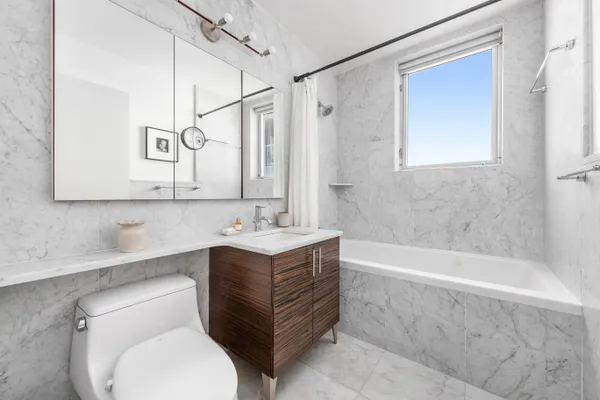 $4,950 | 11-24 31st Avenue, Unit 5A | Astoria