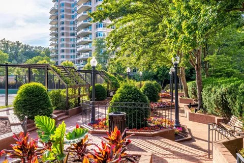 $5,200,000 | 5630 Wisconsin Avenue, Unit 805, Chevy Chase, MD 20815