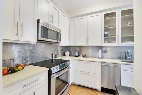 $5,250 | 225 West 86th Street, Unit 815A | Upper West Side