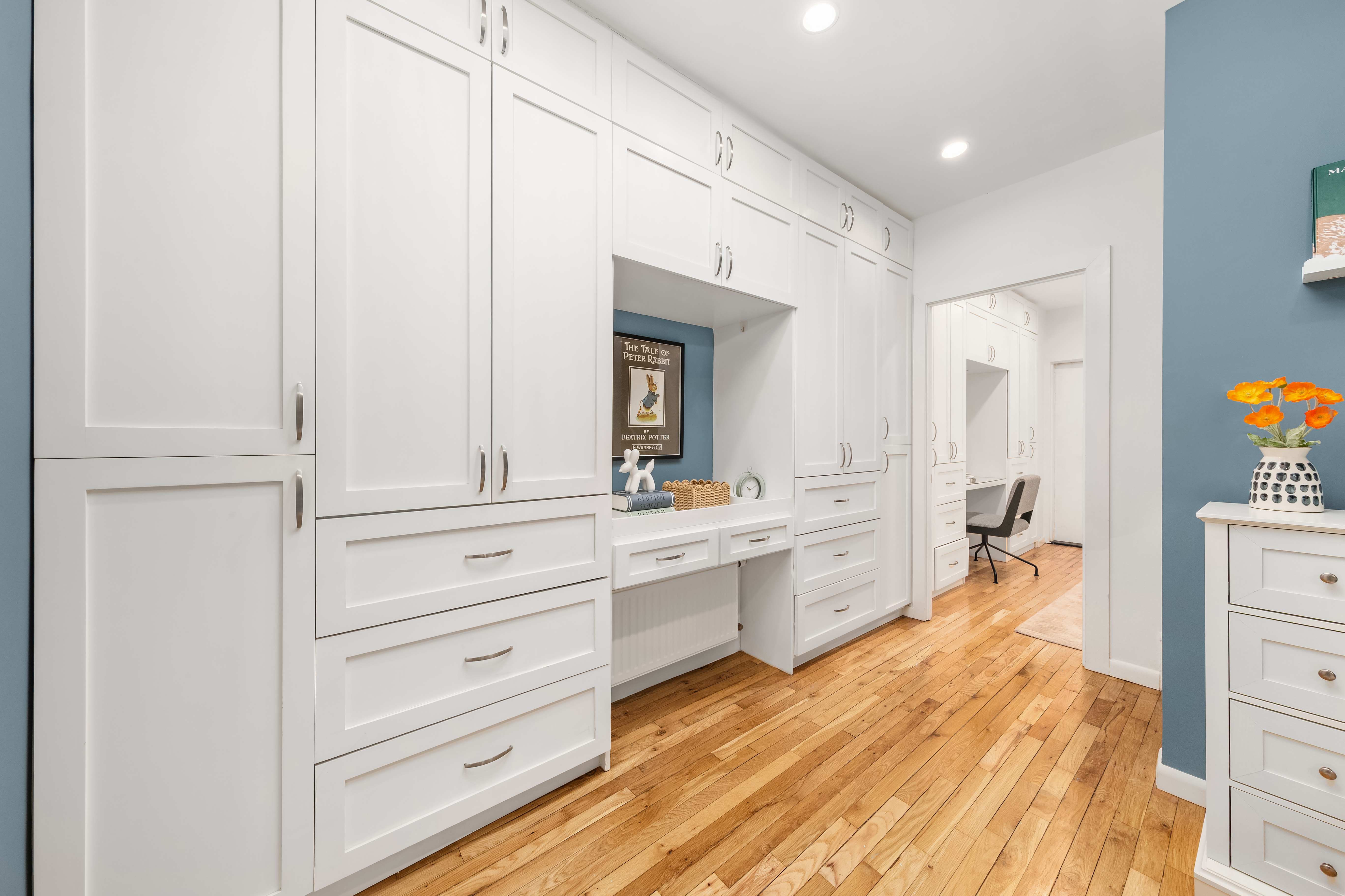 170 East 92nd Street, Unit 1D Manhattan, NY 10128 - Photo 9 of 12 a bathroom with a sink mirror and a bath tub