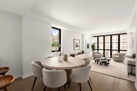 $2,495,000 | 250 West 96th Street, Unit 8F | Upper West Side