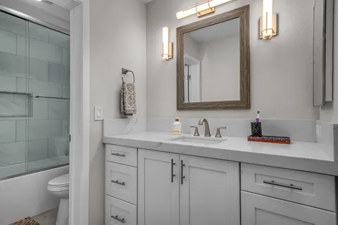 $650,000 | 11645 Montana Avenue, Unit 107, Los Angeles, CA 90049