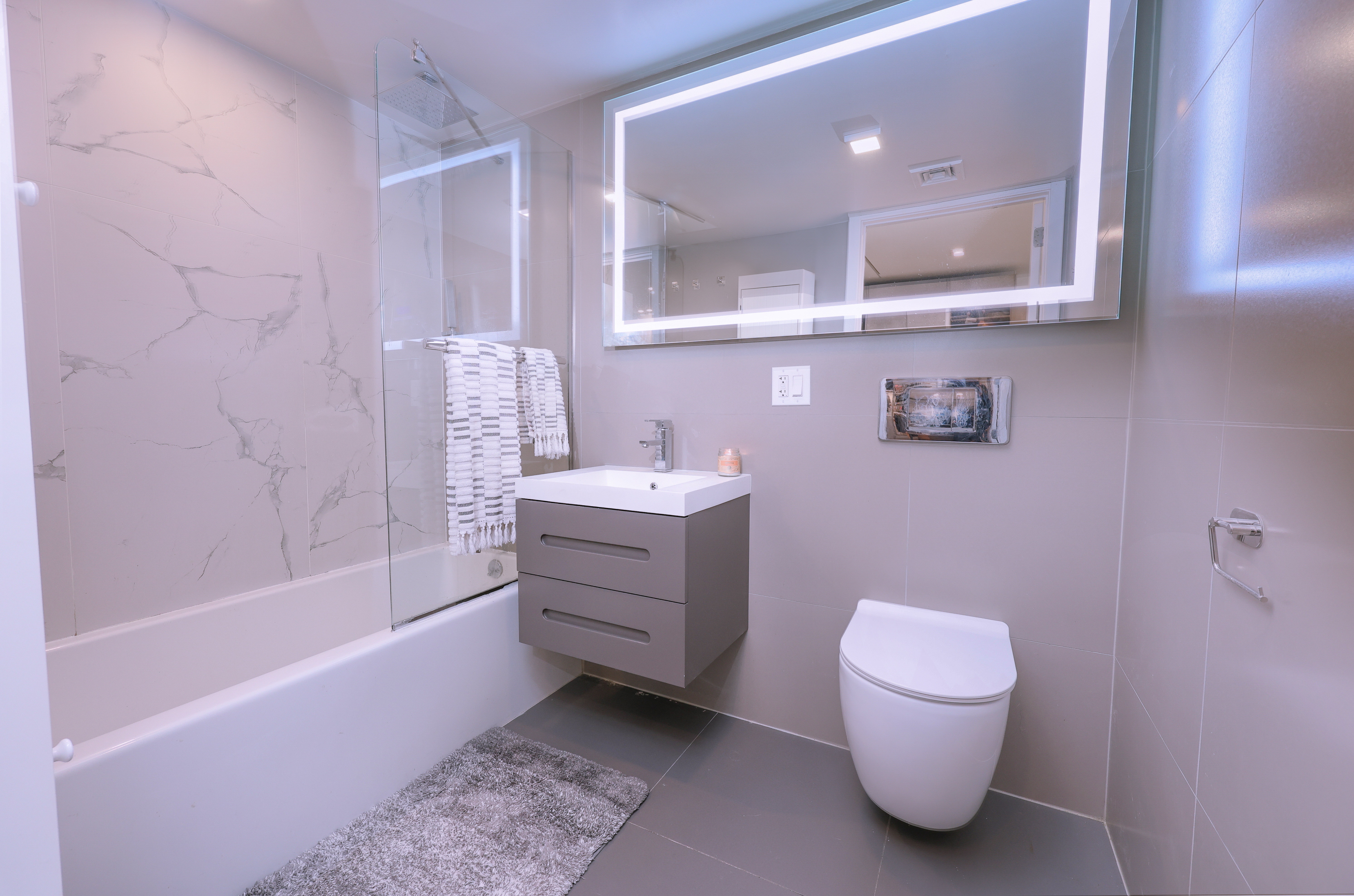 548 Lafayette Avenue, Unit 1A Brooklyn, NY 11205 - Photo 5 of 12 a bathroom with a sink a toilet a mirror and bathtub