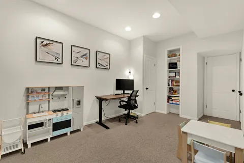 a view of a livingroom with workspace