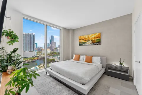 $1,300,000 | 88 Southwest 7th Street, Unit 1012, Miami, FL 33130