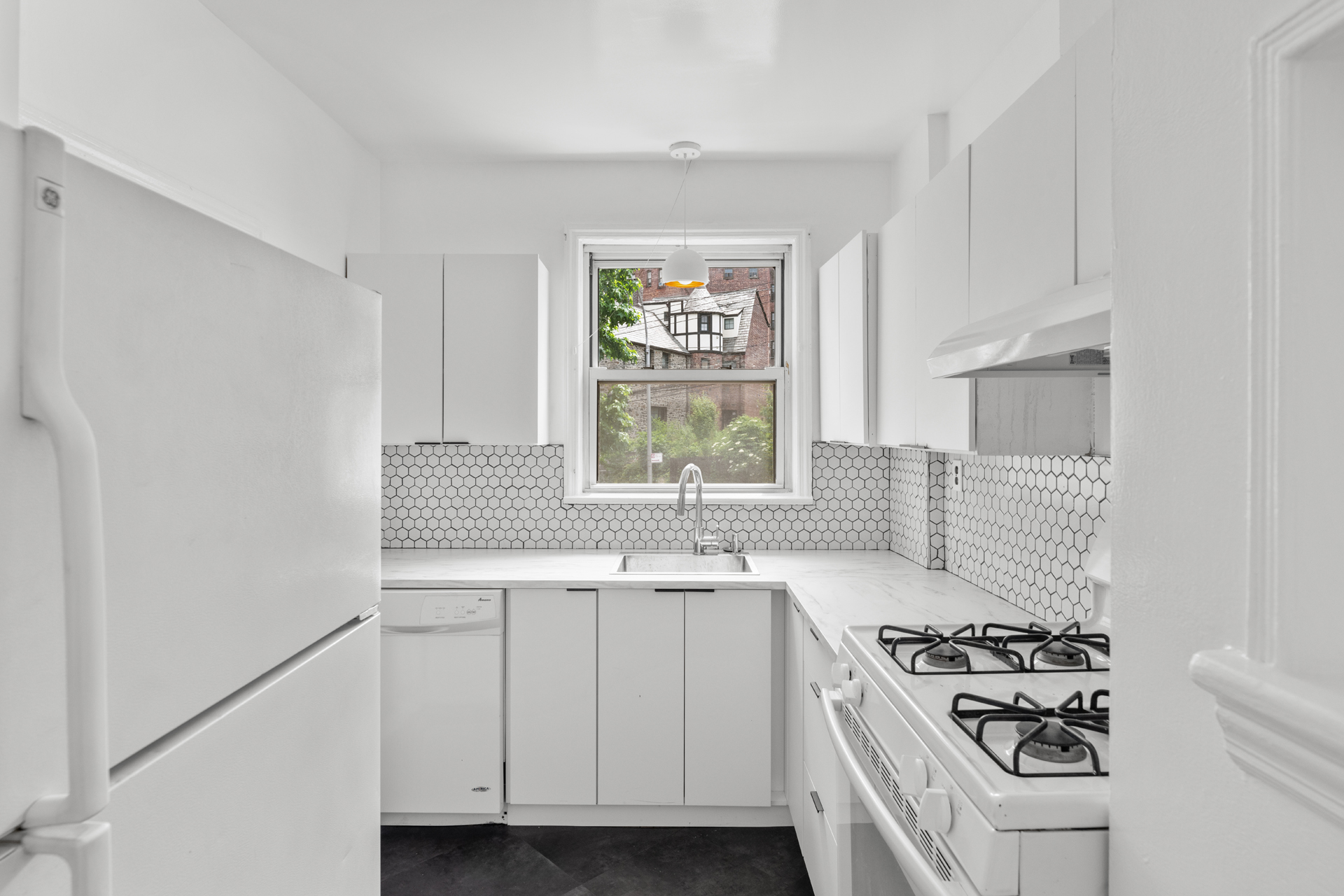 3883 Cannon Place, Unit 2 Bronx, NY 10463 - Photo 2 of 9