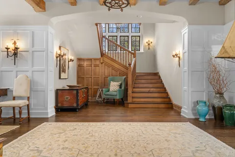a view of entryway and hall