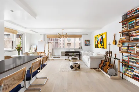 $1,795,000 | 63 East 9th Street, Unit 8X | Greenwich Village