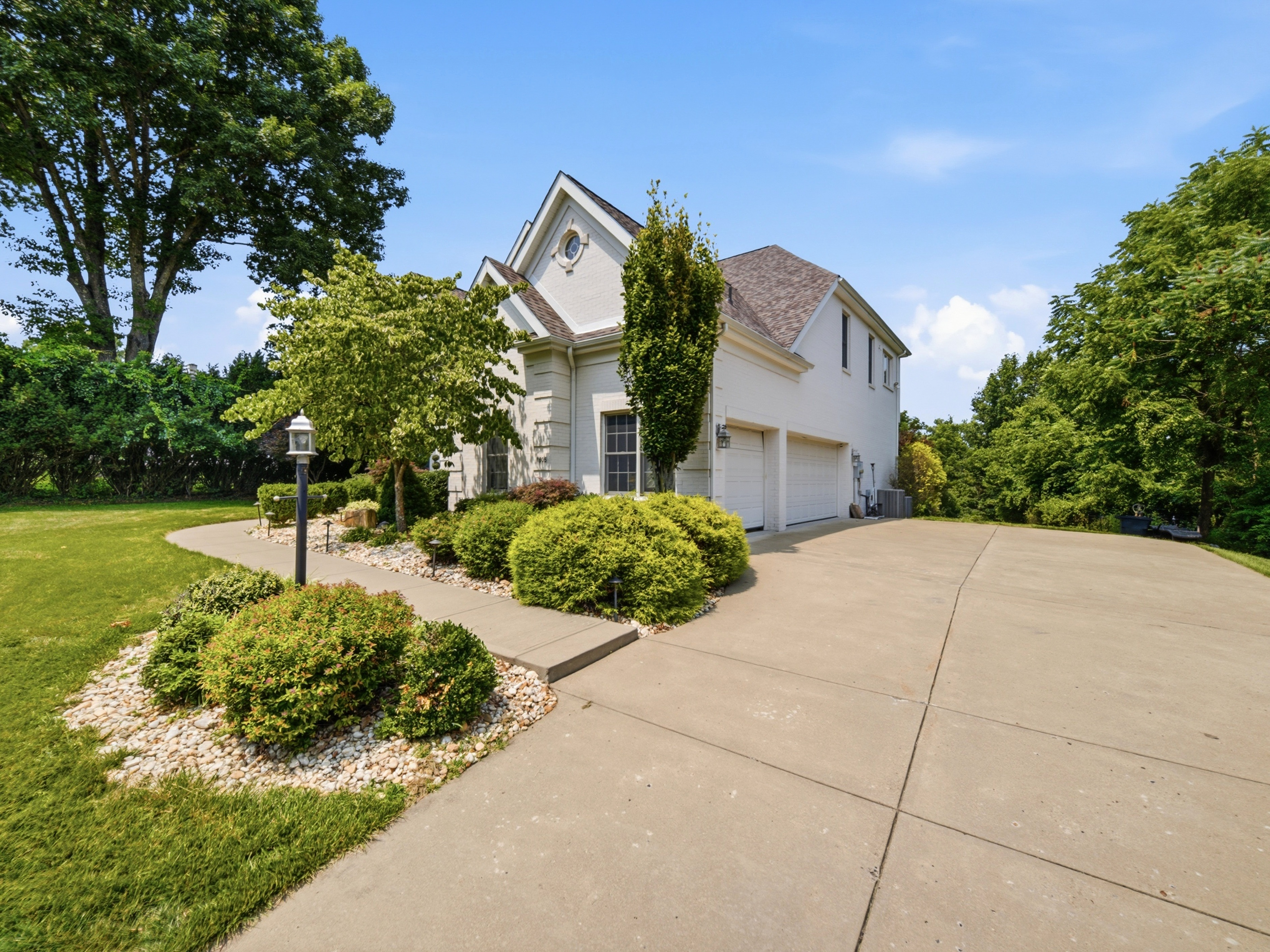 1805 Hassam Road Coraopolis, PA 15108 - Photo 3 of 45