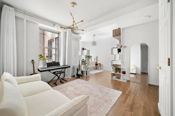 $550,000 | 251 West 98th Street, Unit DD | Upper West Side