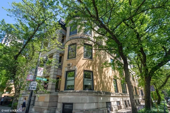 $1,200,000 | 457 West Fullerton Parkway, Unit 2W, Chicago, IL 60614