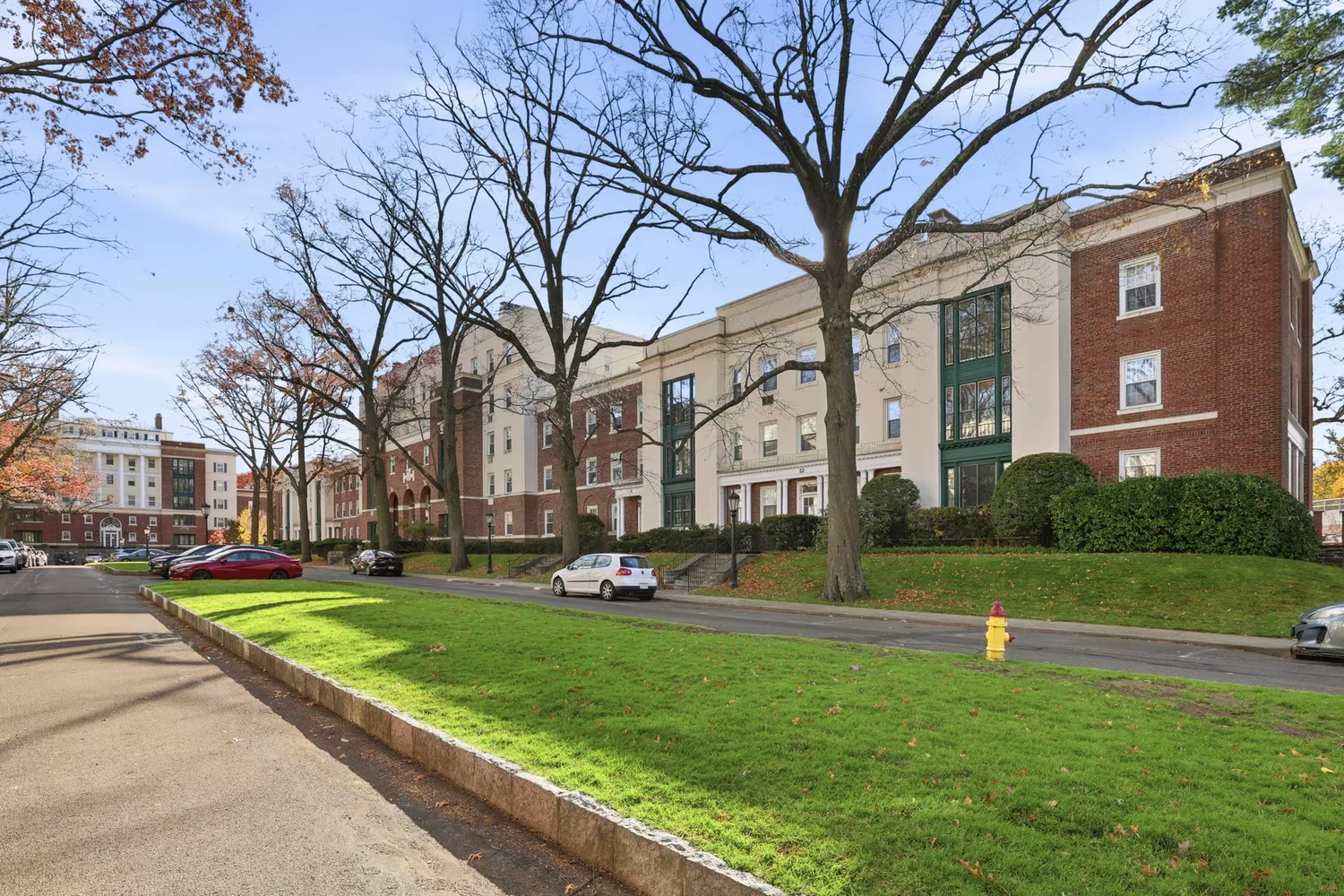 $875,000 | 10 Brooklands, Unit 1H, Bronxville, NY 10708