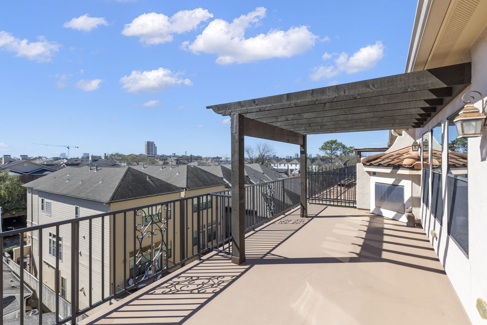 5407 Feagan Street Houston, TX 77007 - Photo 38 of 43 a view of a balcony