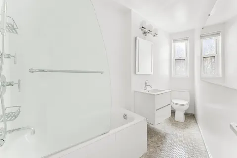 $1,900,000 | 100 Bank Street, Unit 1H | West Village
