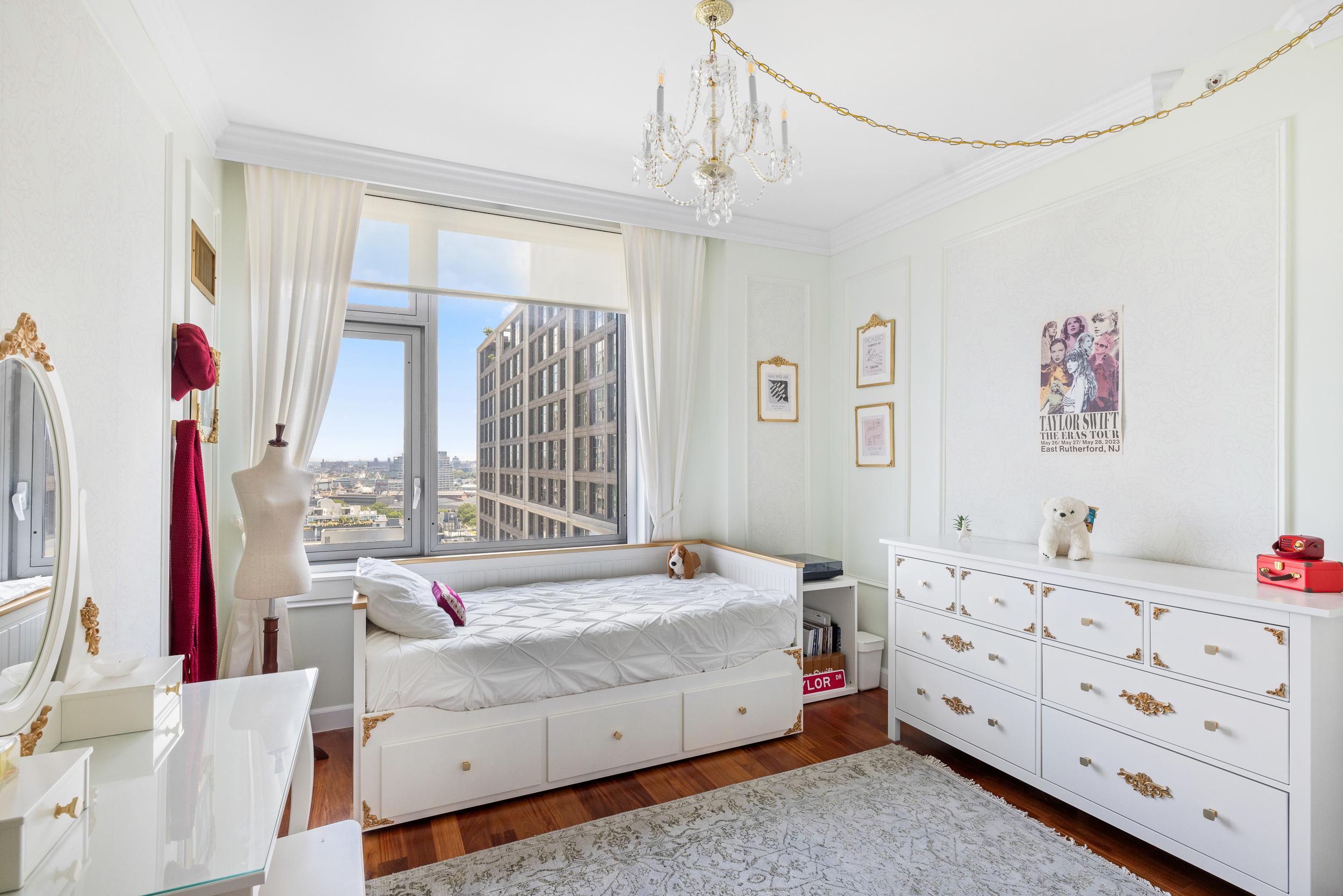 100 Jay Street, Unit 20F Brooklyn, NY 11201 - Photo 12 of 20 a bedroom with a bed and a window
