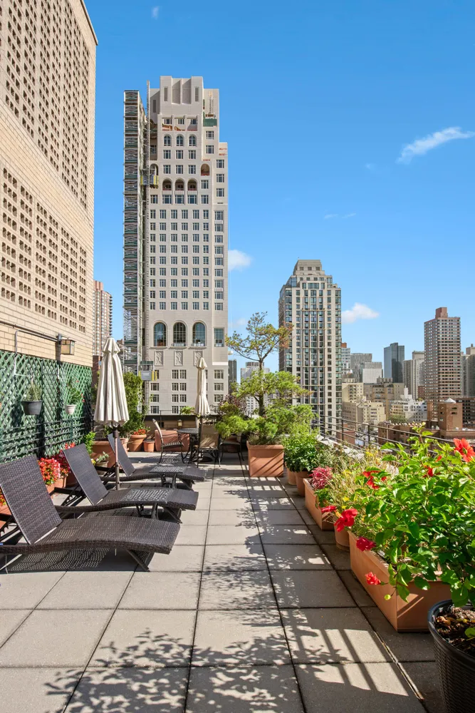 $695,000 | 205 East 77th Street, Unit 4B | Upper East Side