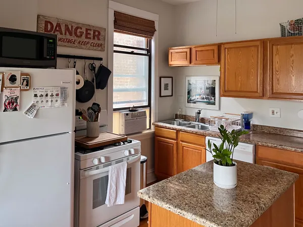 $1,200,000 | 2020 West Waveland Avenue, Chicago, IL 60618